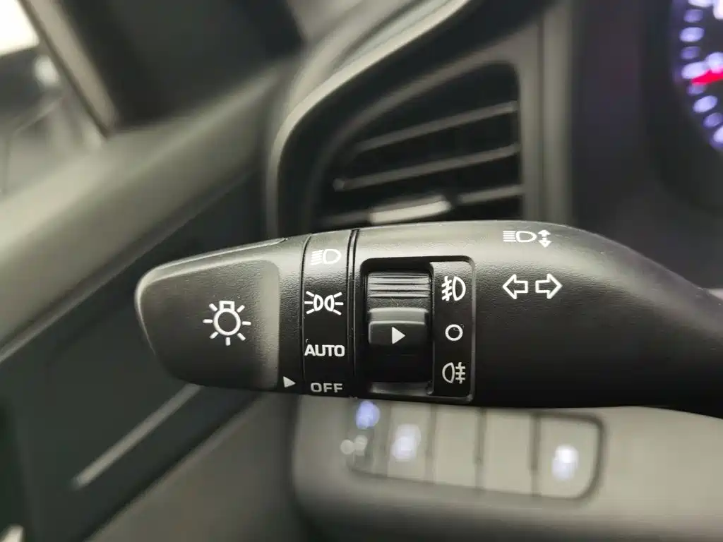 Photo 21 - Hyundai Elantra