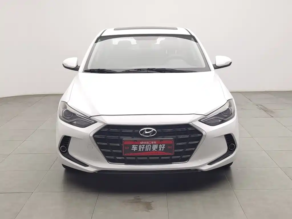 Photo 3 - Hyundai Elantra