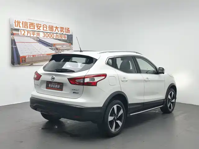 Nissan Qashqai 2016 2.0L CVT Luxury Edition — фото 2