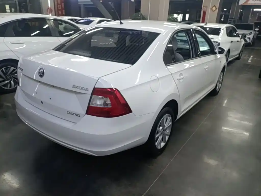 Фото 7 - Škoda Rapid