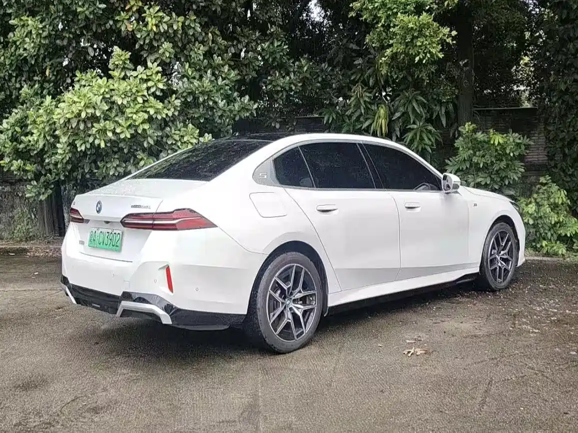BMW i5 2024 2024 eDrive 35L Premium Model M Sport Package