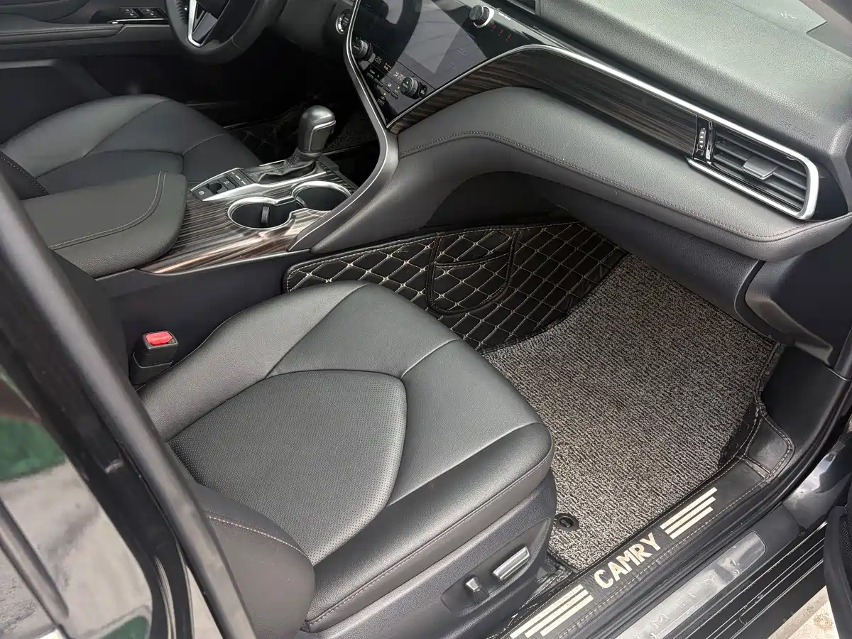Фото 6 - Toyota Camry