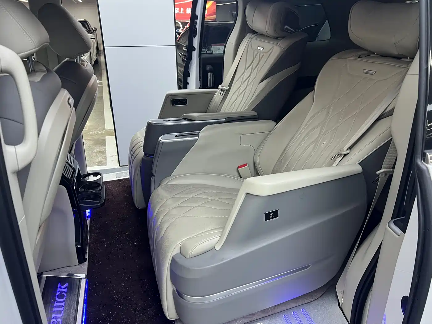 Buick GL8 2021 Land Business Class 652T Luxury фото 8