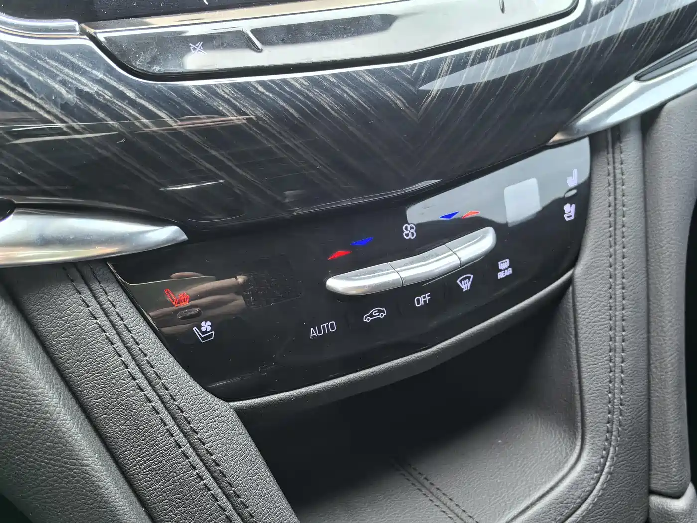 CADILLAC XT6