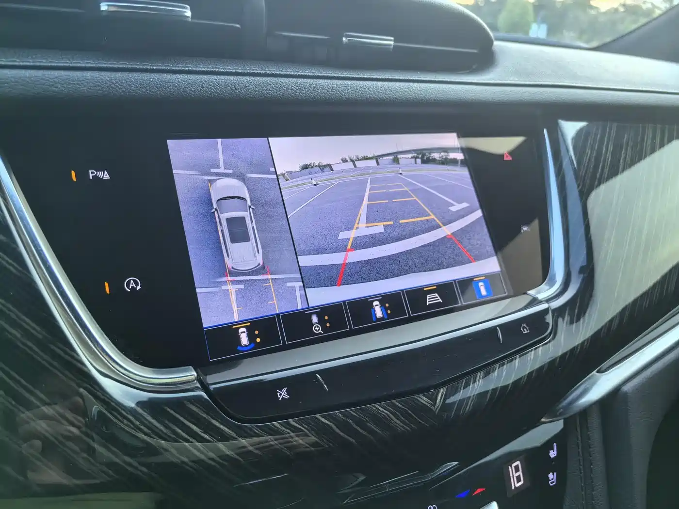 Cadillac XT6 2022 2.0T 6-Seater 4WD Luxury Edition фото 8