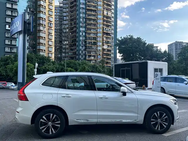 Volvo XC60 2025 B5 AWD Smart Luxury Edition — фото 4