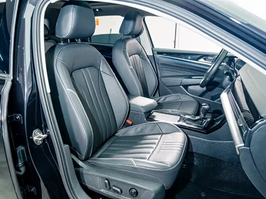 Volkswagen Passat 2022 330TSI Starlight Elite Edition фото 18