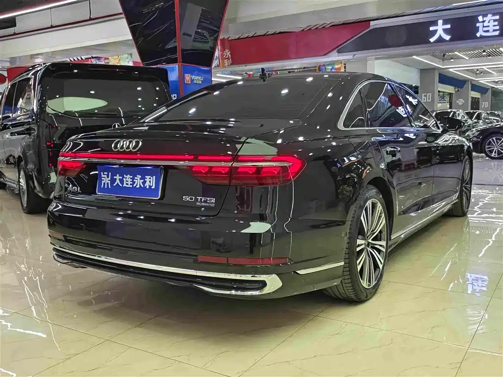 صورة 14 - Audi A8