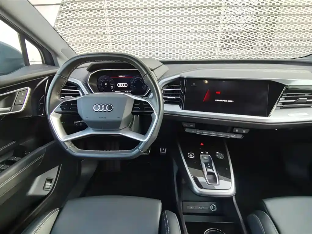 AUDI Q4 E TRON
