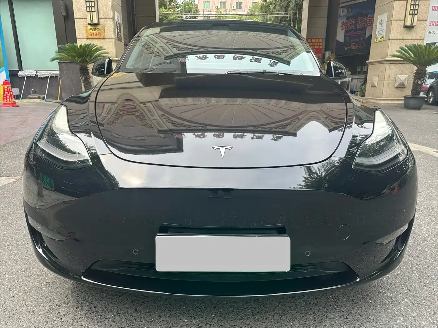 TESLA MODEL Y
