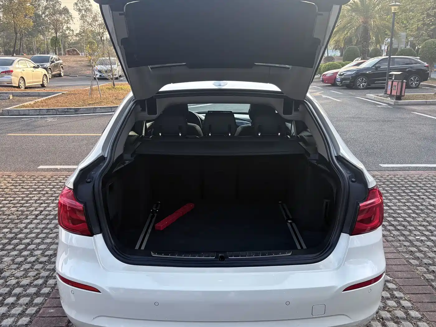 BMW 3 Series GT 2017 320i Fashion фото 9