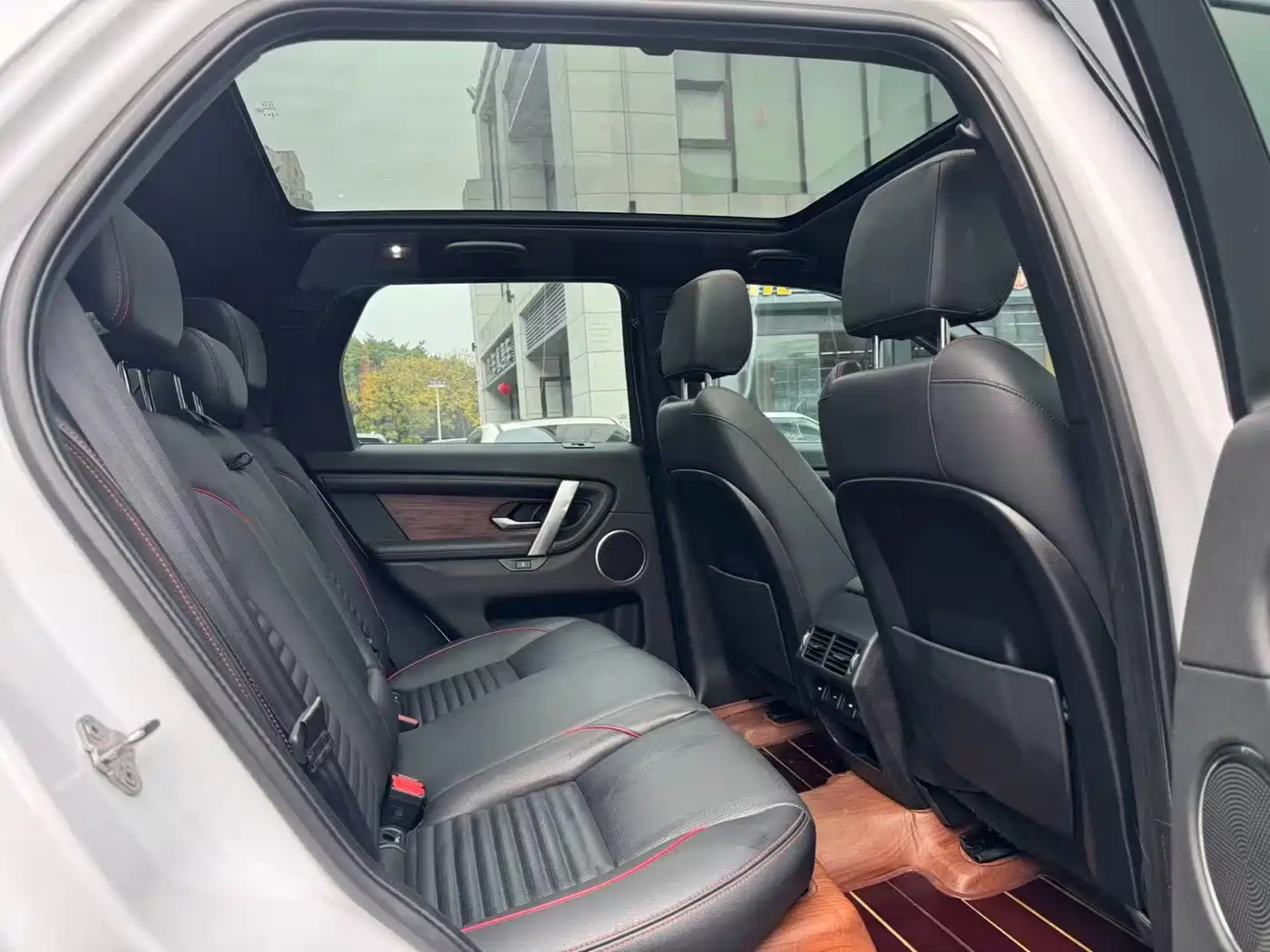 Land Rover Discovery Sport 2020 249PS R-Dynamic Performance фото 4