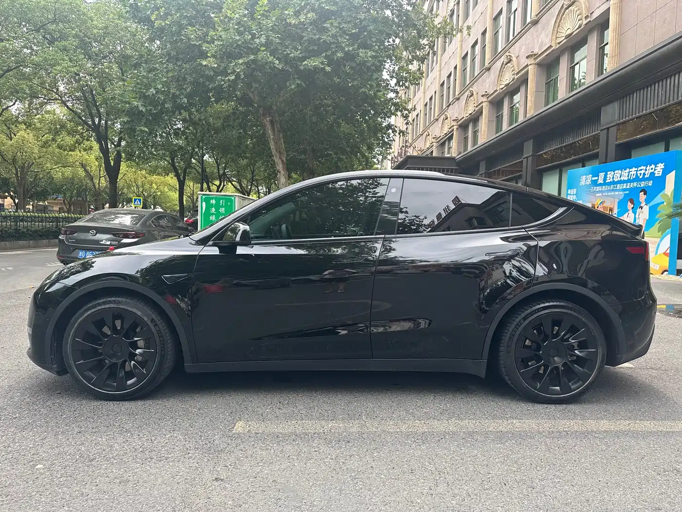 TESLA MODEL Y