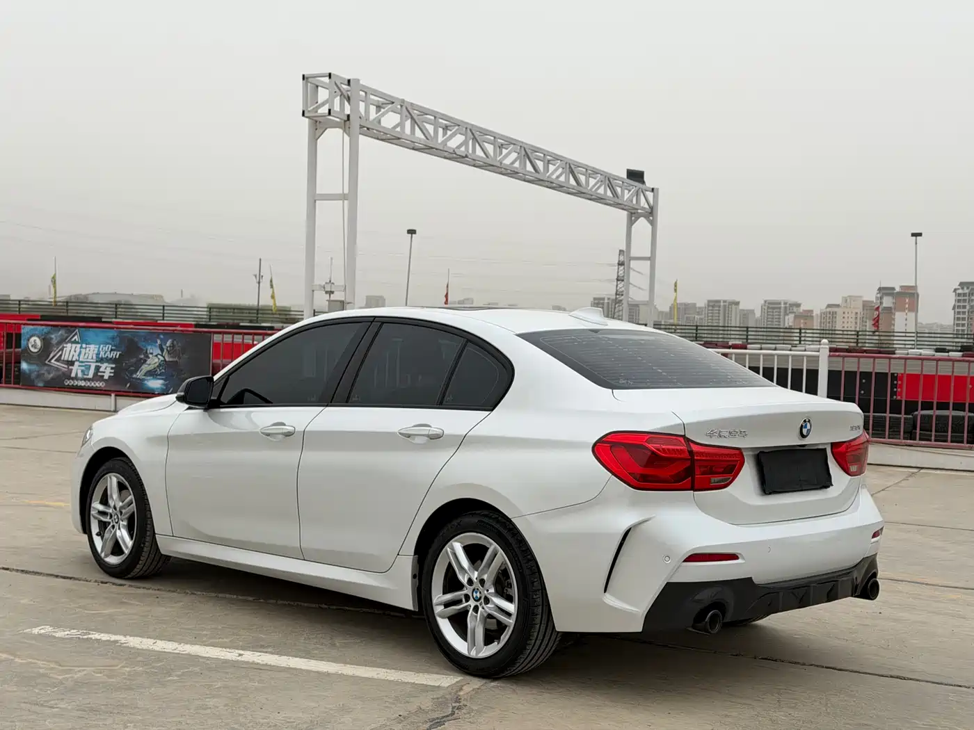 BMW 1 SERIES