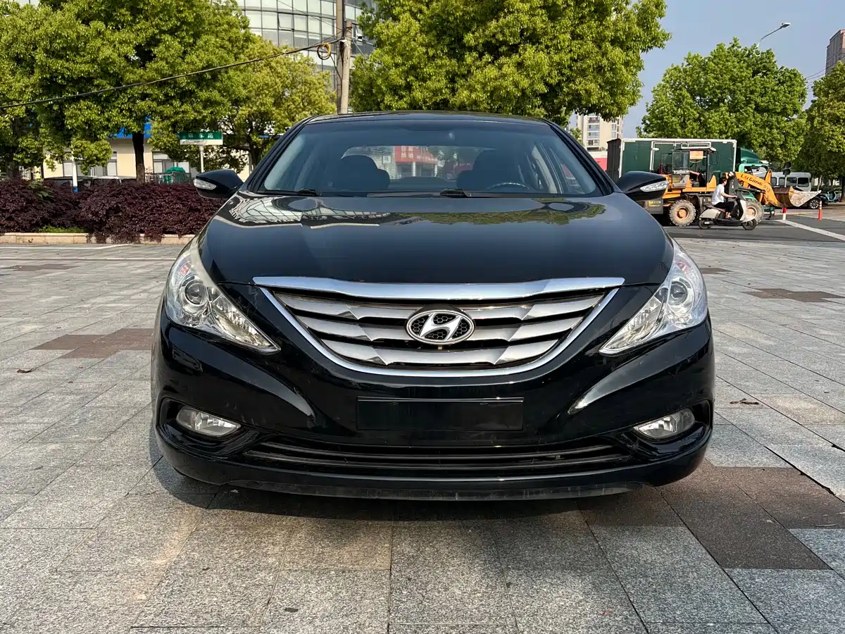 Hyundai Sonata 2013 2.0L Automatic Luxury Edition фото 2