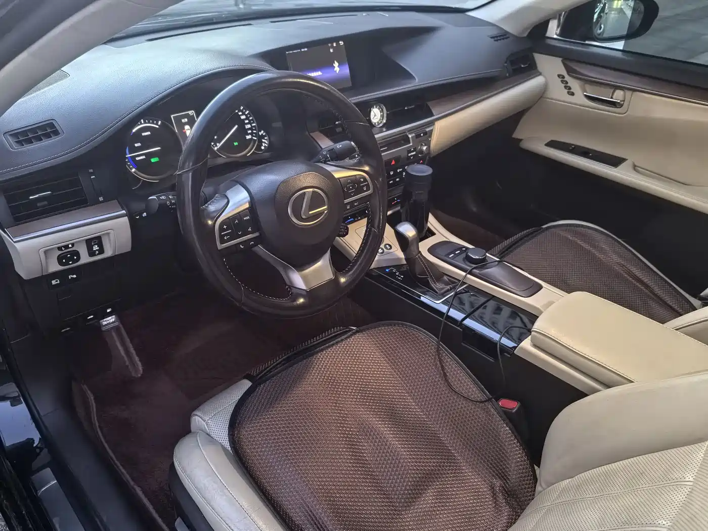 Фото 22 - Lexus ES