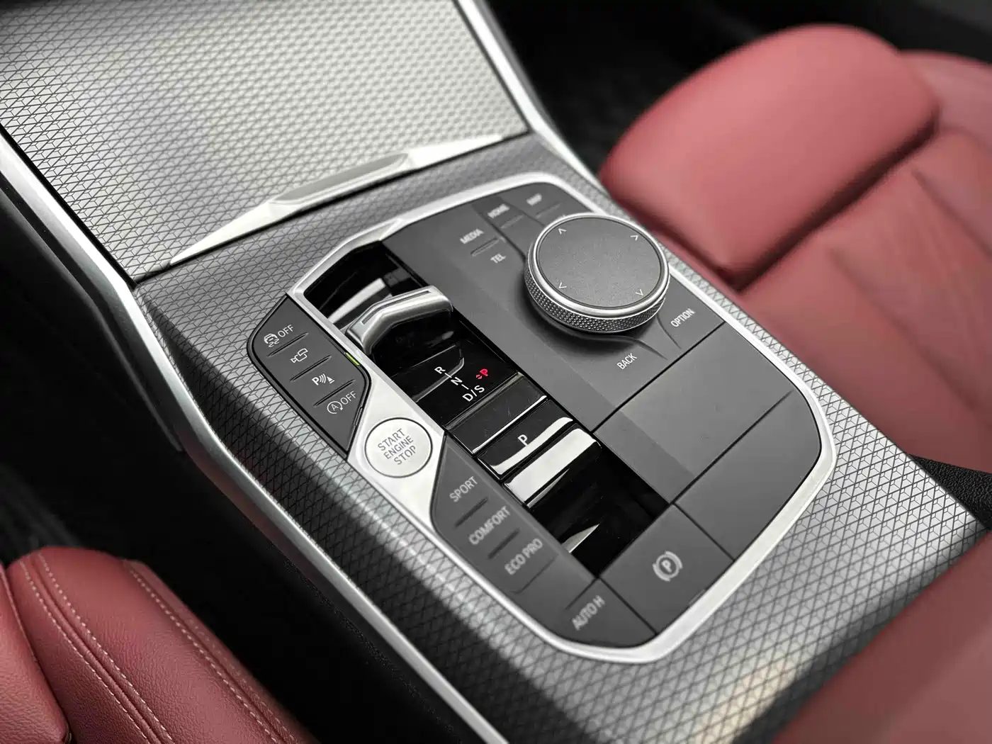 BMW 3 Series 2025 330i M Sport Night Edition фото 22