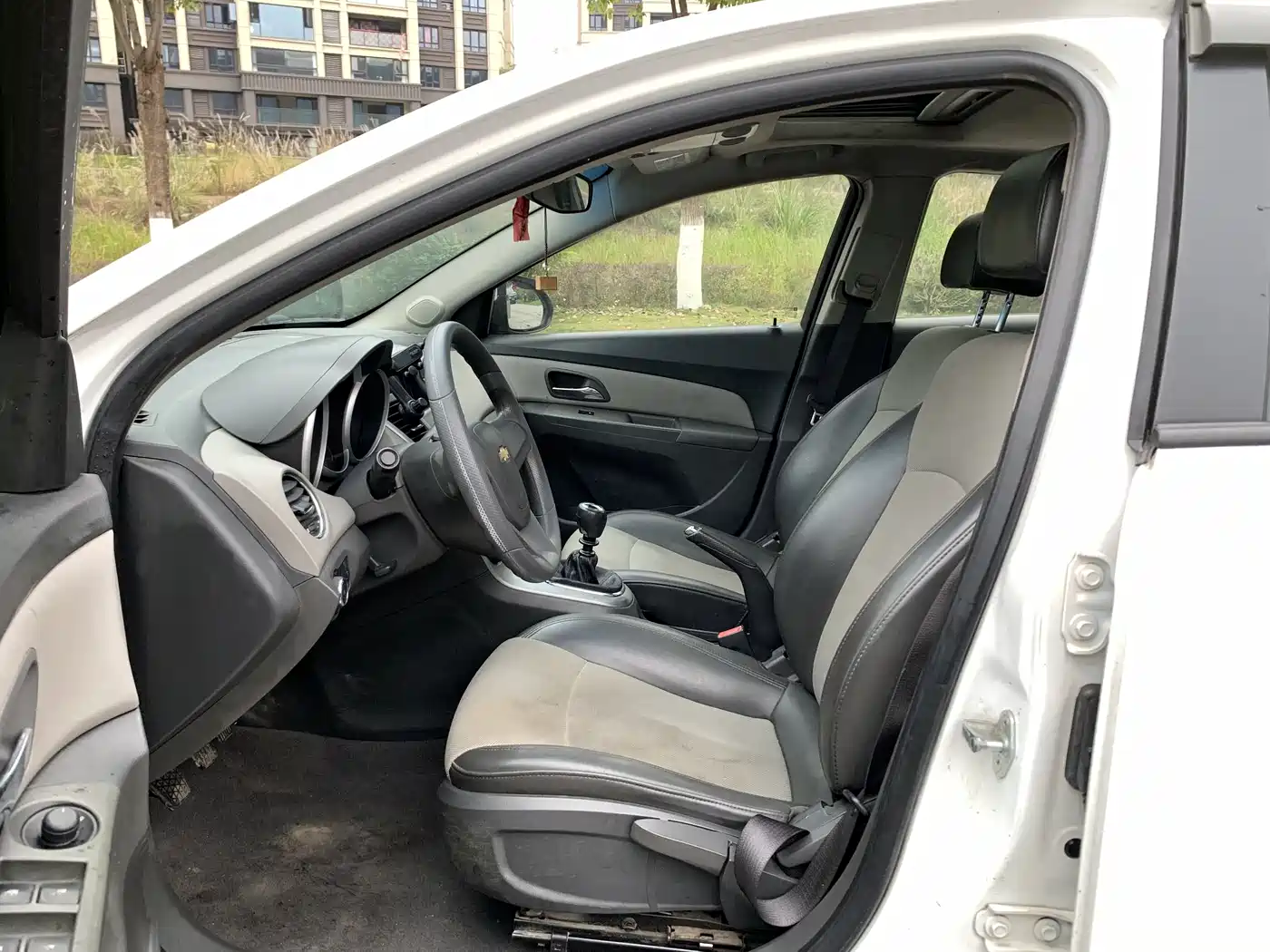 Chevrolet Cruze 2013 1.6L SL Sunroof MT фото 9