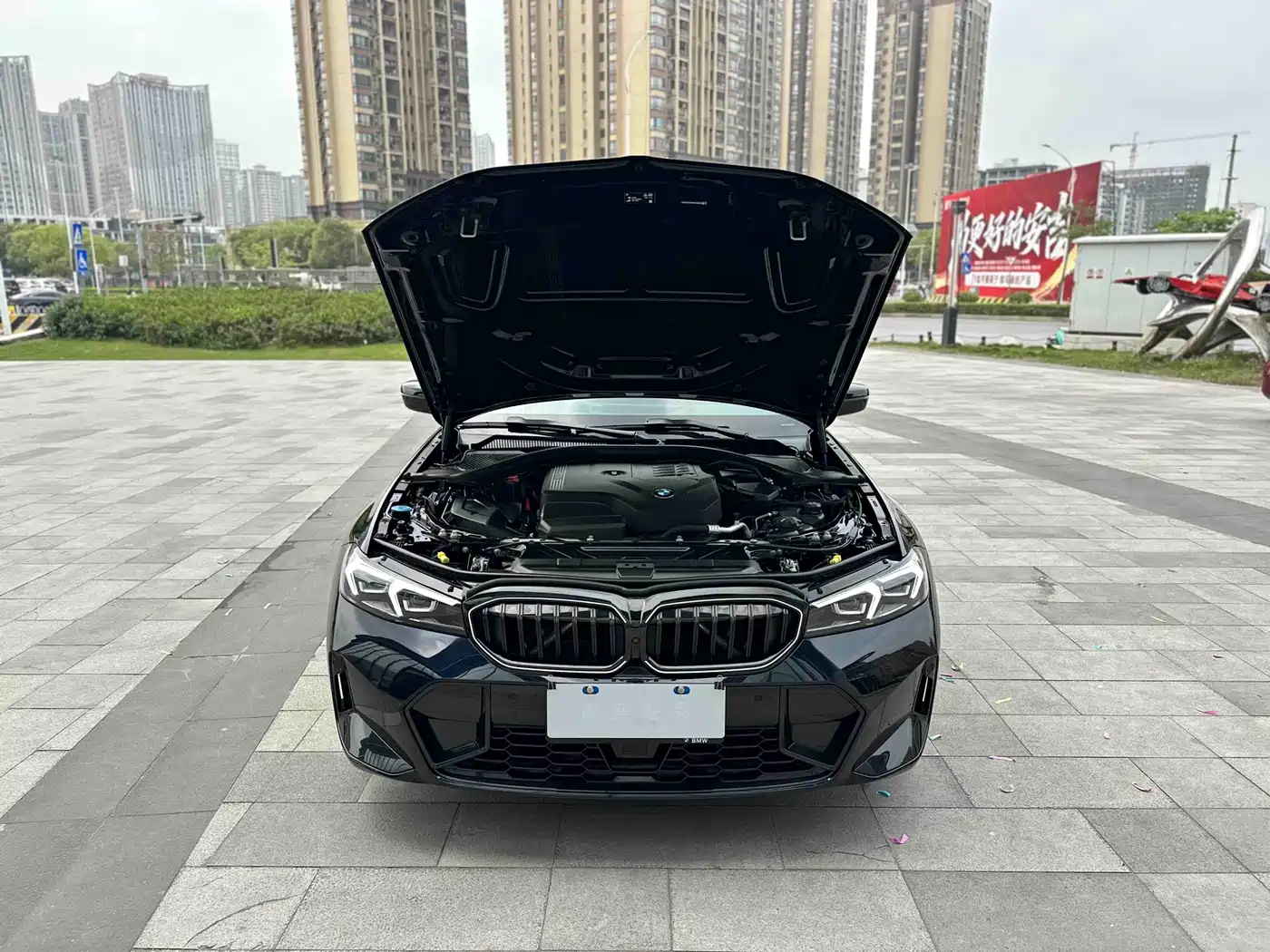 BMW 3 Series 2025 330i M Sport Night Edition фото 36
