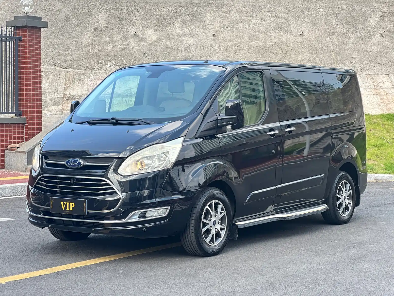 Photo 1 - Ford Tourneo
