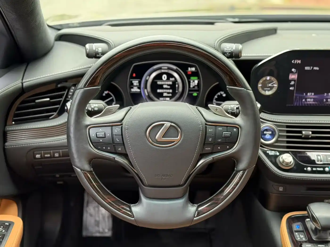 Lexus LS 2021 500h Luxury Edition фото 3