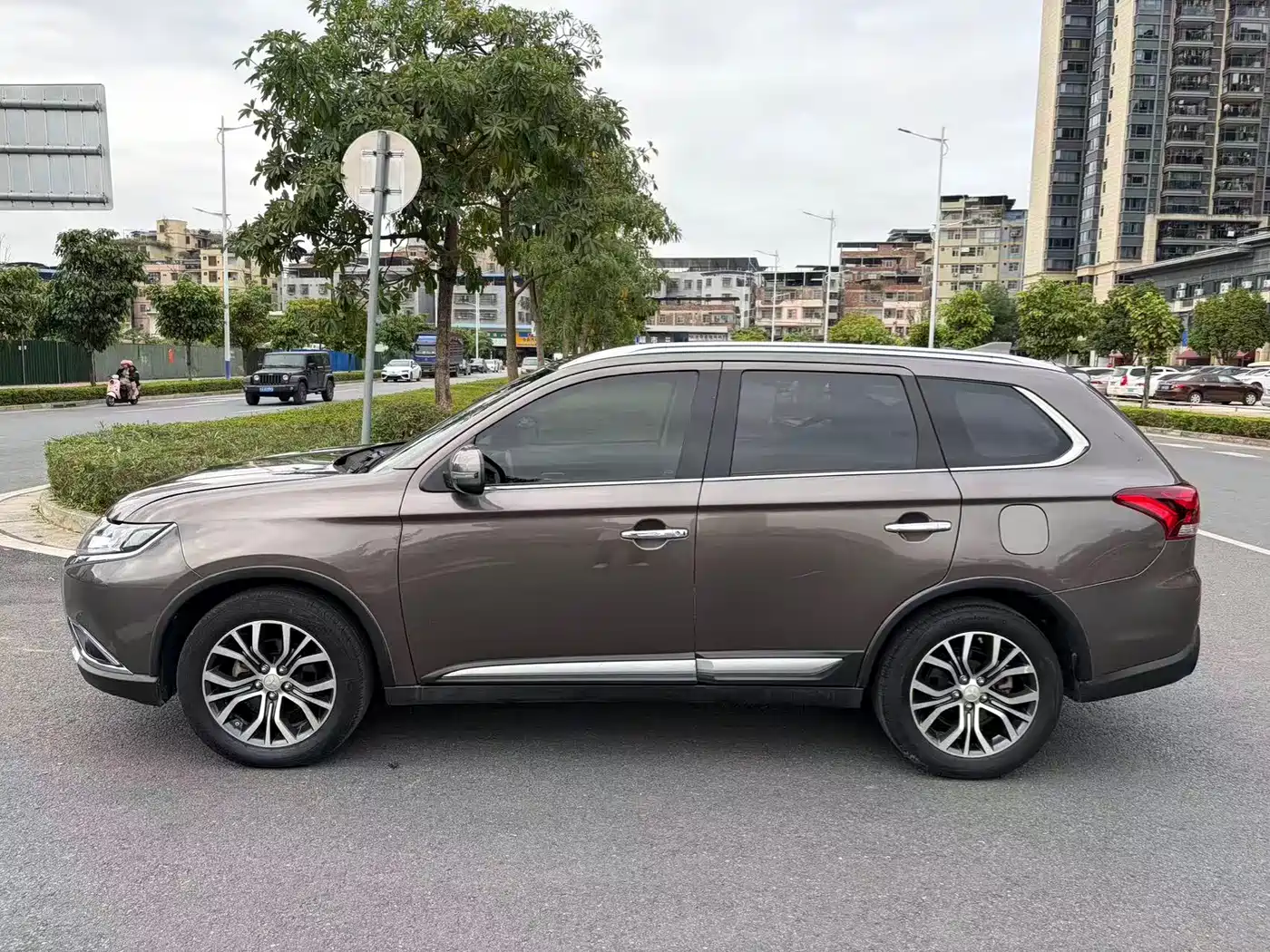 Mitsubishi Outlander 2018 2.4L 4WD Elite Edition 5-seater фото 3