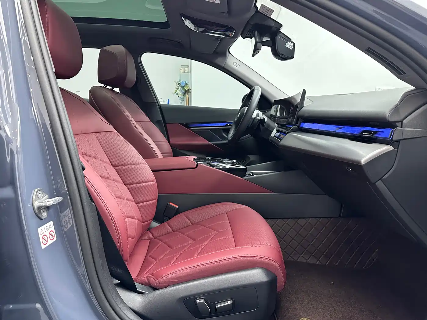 BMW 5 Series 2024 530Li Leading M Sport Package фото 13