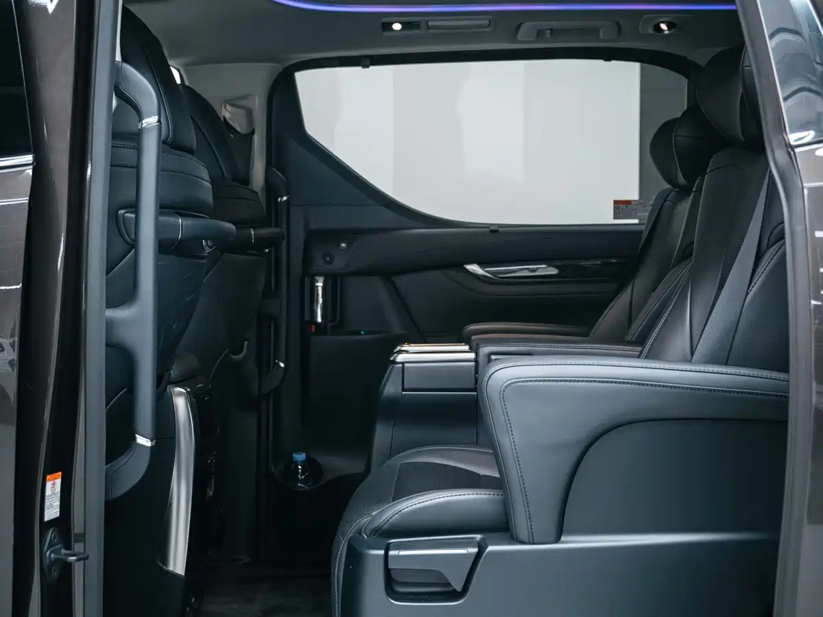 Toyota Vellfire 2019 Hybrid 2.5L HV Luxury Edition фото 10