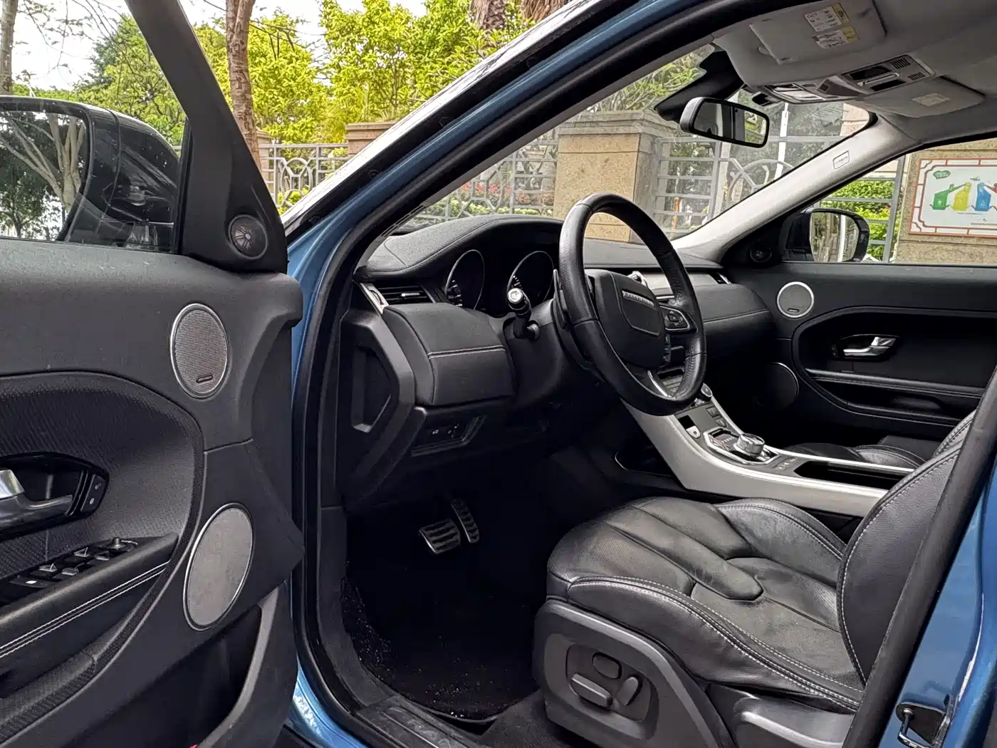 Land Rover Range Rover Evoque (Import) 2013 2.0T 5-door Dynamic Edition фото 6