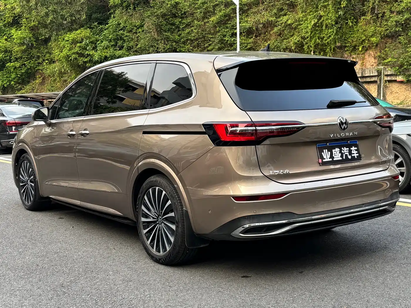 Volkswagen Viloran 2020 380TSI Premium фото 6