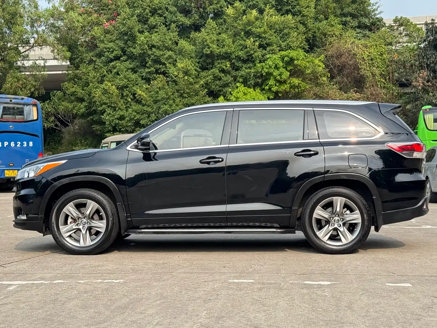 TOYOTA HIGHLANDER