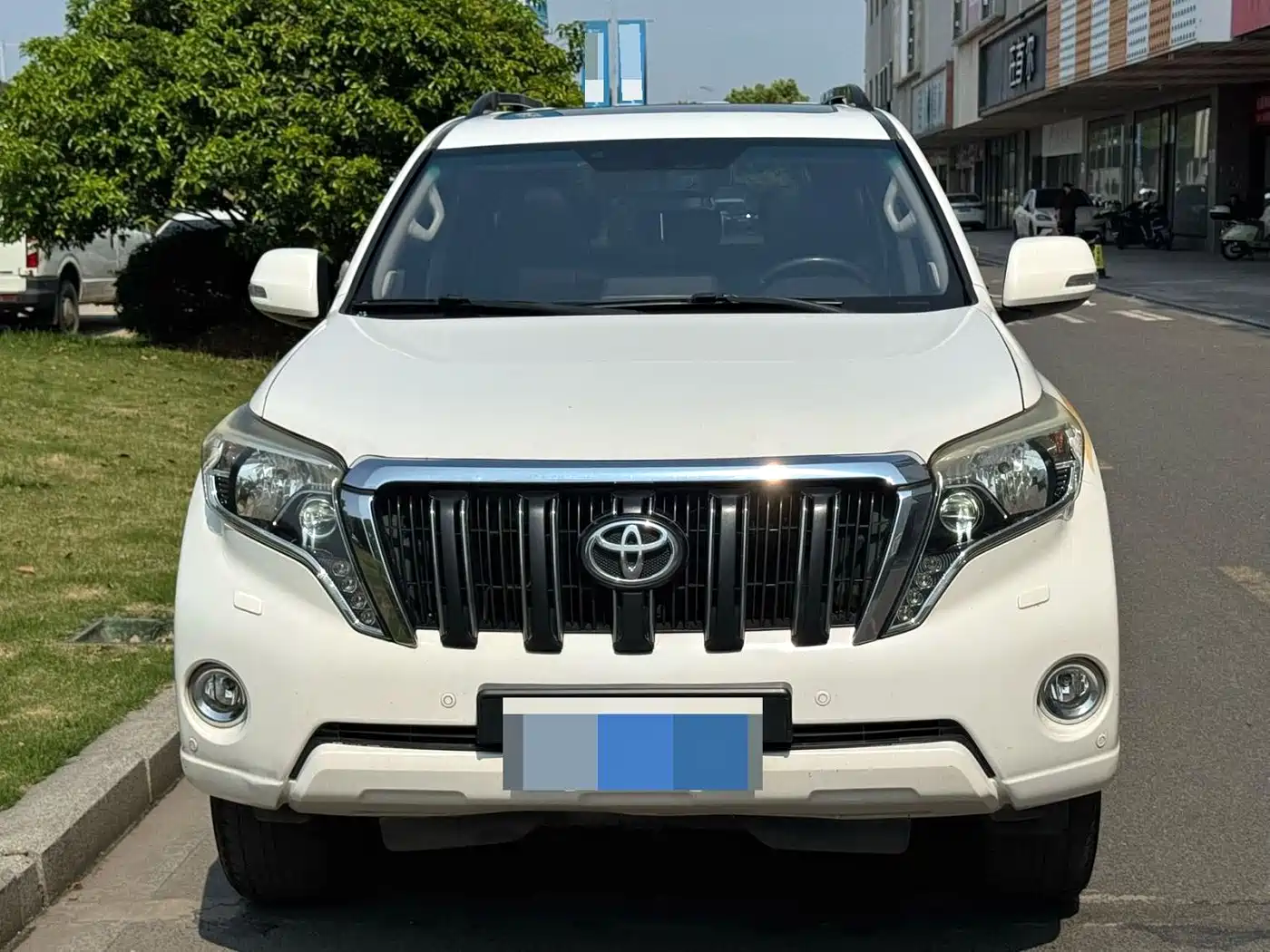 Toyota Prado 2014 4.0L Automatic TX-L фото 2