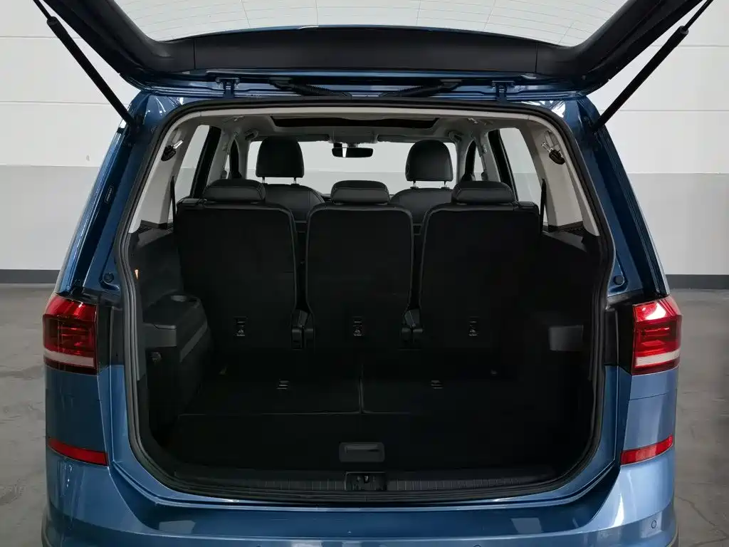 Volkswagen Touran 2021 2021 Touran L 280TSI DSG Cross Edition 7-seater