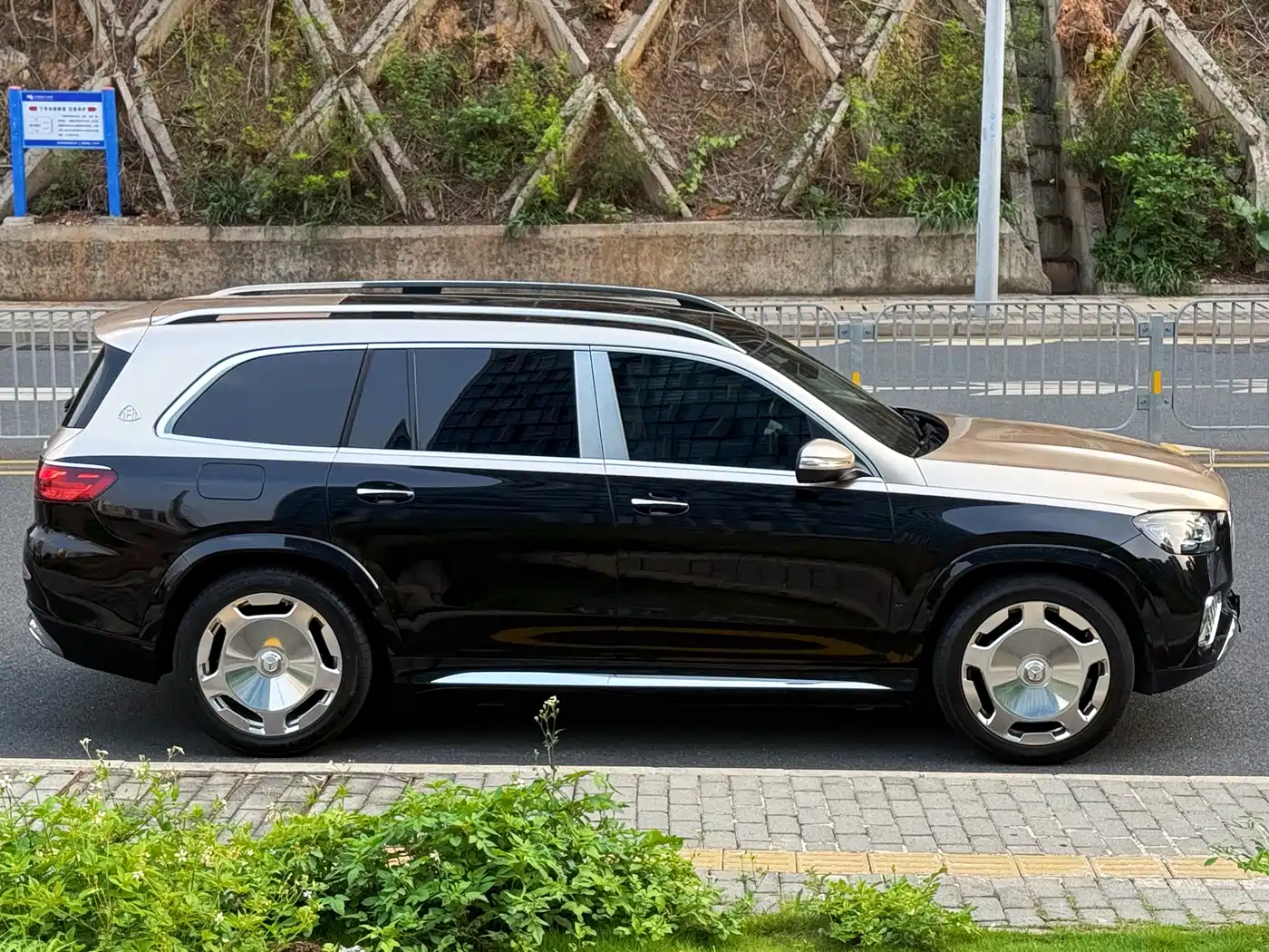 Mercedes-Benz GLS 2024 Model GLS 450 4MATIC Luxury фото 12