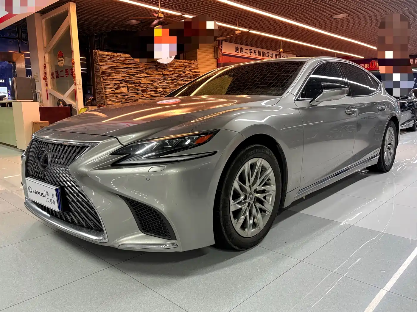 Фото 1 - Lexus LS