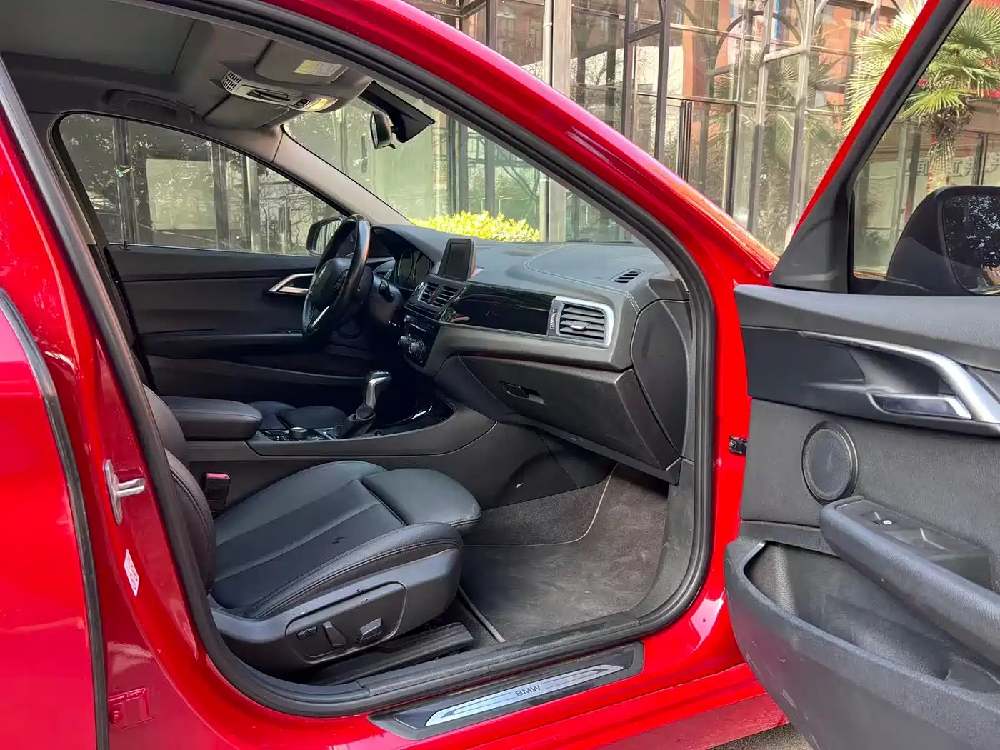 BMW 1 Series 2018 118i Sport Edition фото 8
