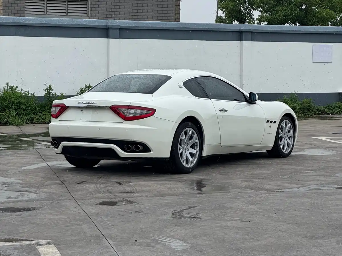 Maserati GranTurismo 2010 2007 4.2L Standard