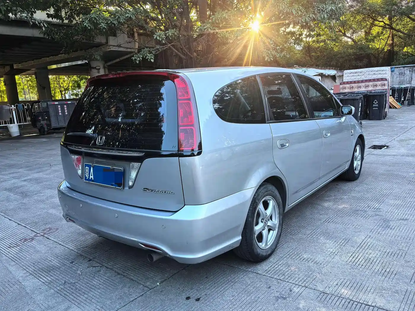 Honda Stream 2004 2.0 AT фото 4