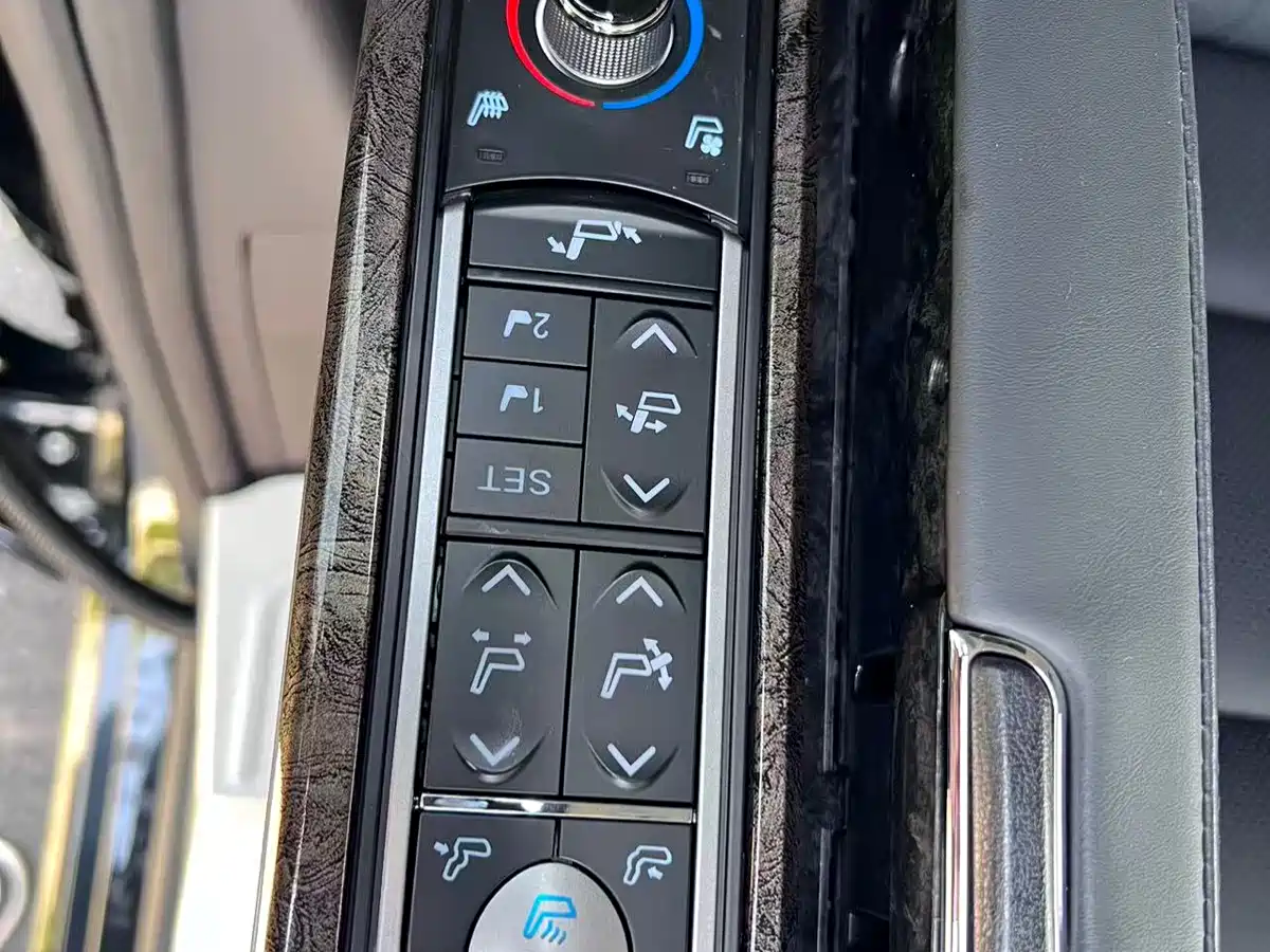 Toyota Sienna 2024 2.5L Hybrid Premium Edition фото 10
