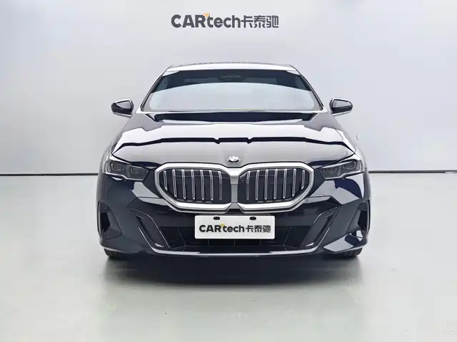 BMW 5 Series 2026 Model Year Facelift 530Li Leading M Sport Package — фото 2