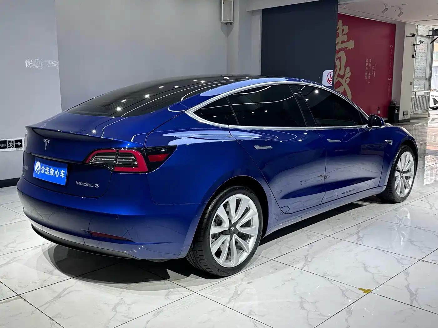 TESLA MODEL 3