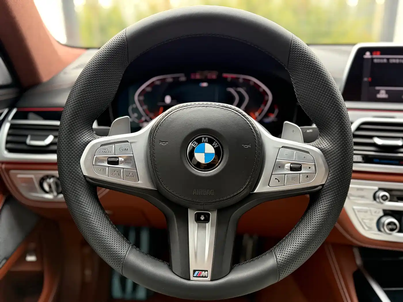 BMW 7 Series 2021 Model 740Li xDrive Executive M Sport Package фото 42