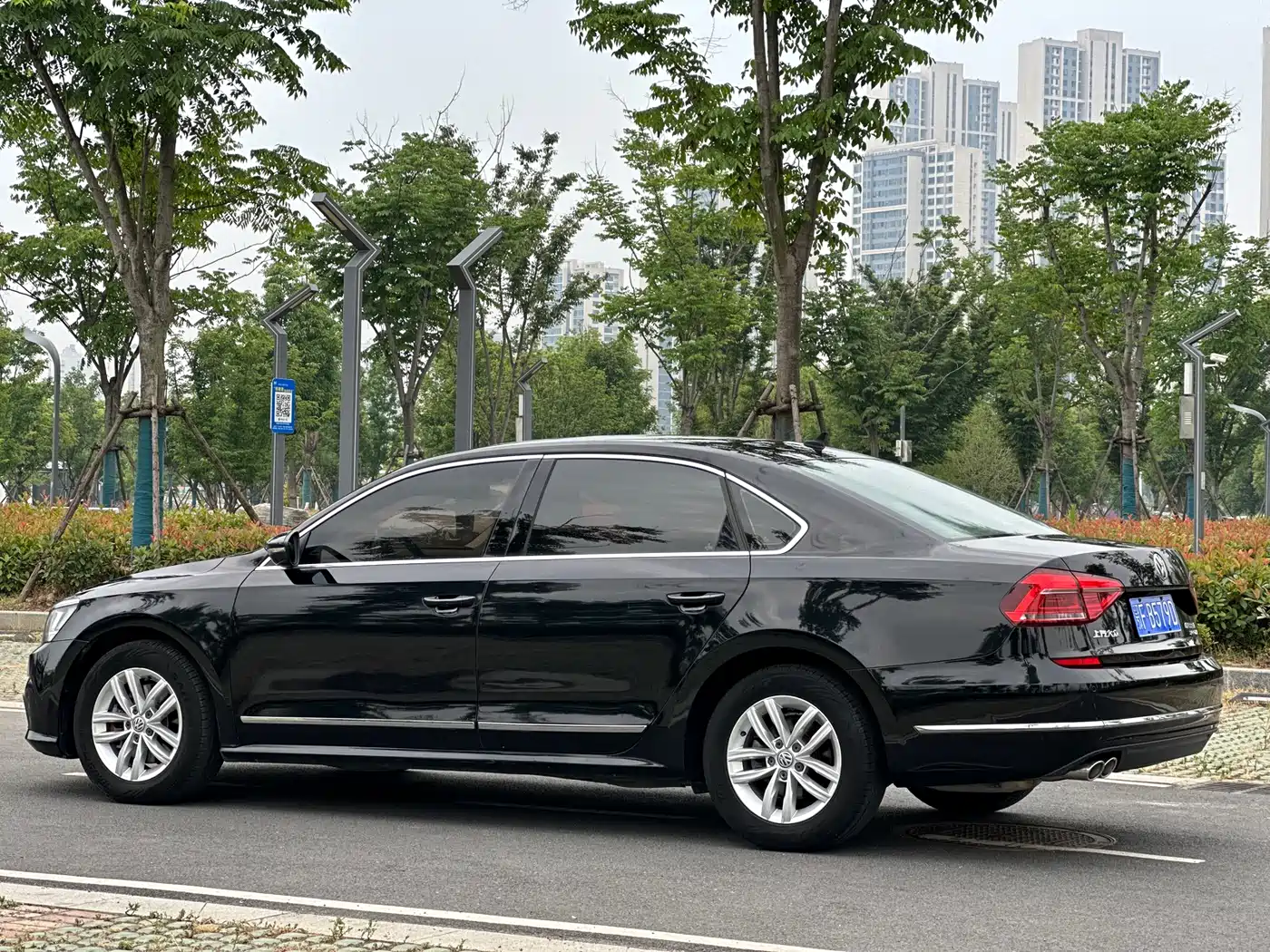 صورة 4 - Volkswagen Passat