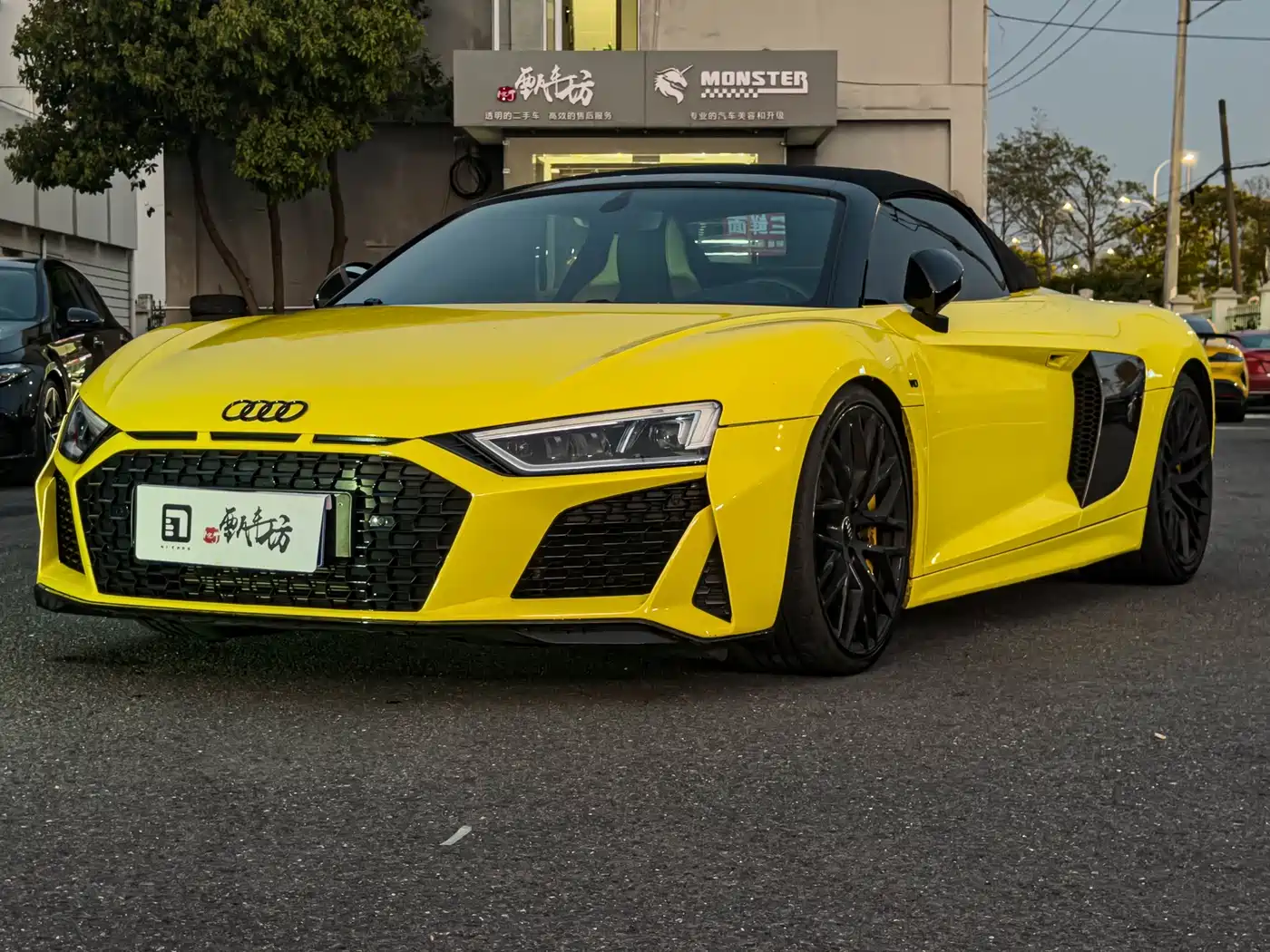 AUDI R8