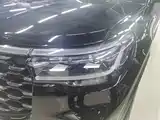 Photo 13 - Ford Explorer
