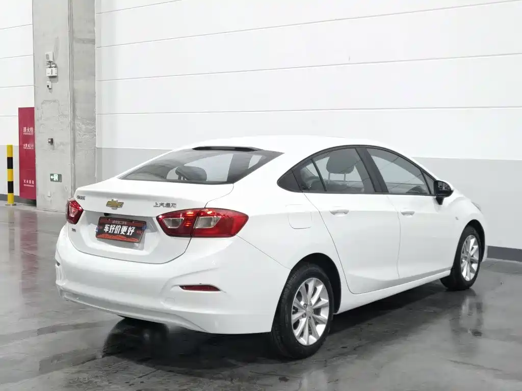 Фото 2 - Chevrolet Cruze