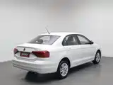 Photo 2 - Volkswagen Jetta