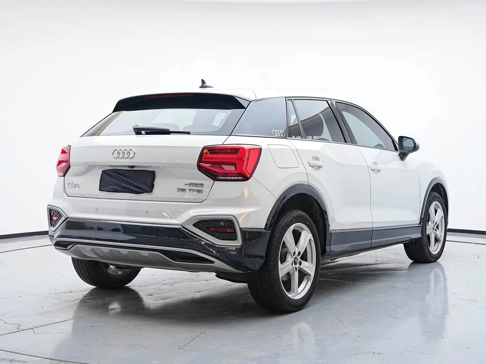 Photo 10 - Audi Q2L