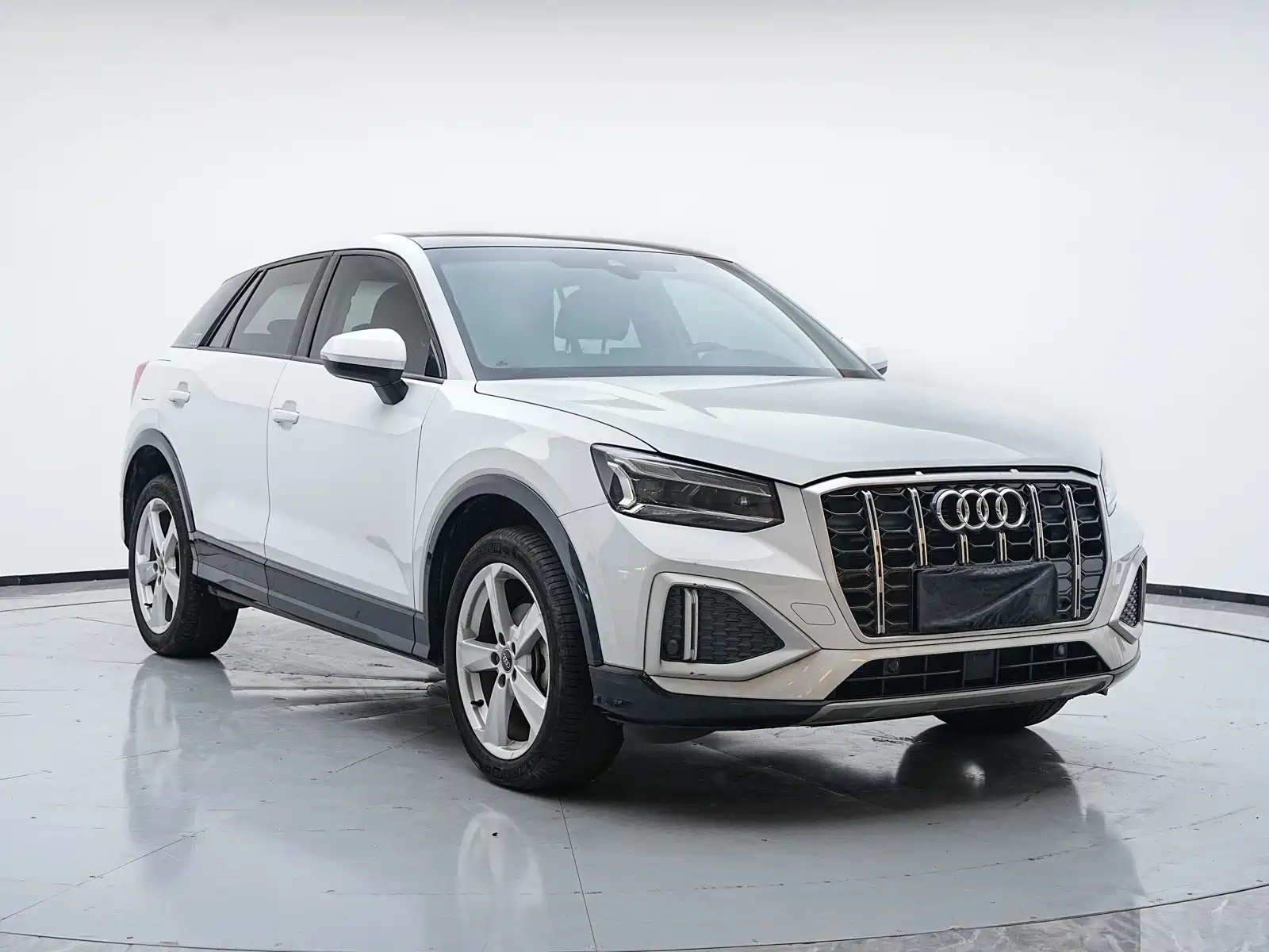 Photo 3 - Audi Q2L