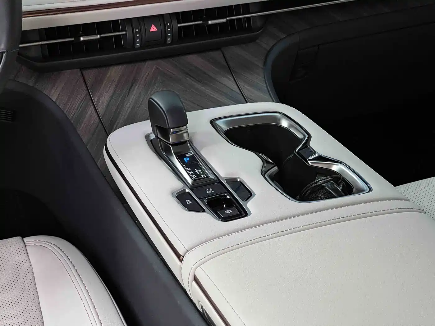Lexus LM 2024 2023 500h 6-Seater Prestige Edition